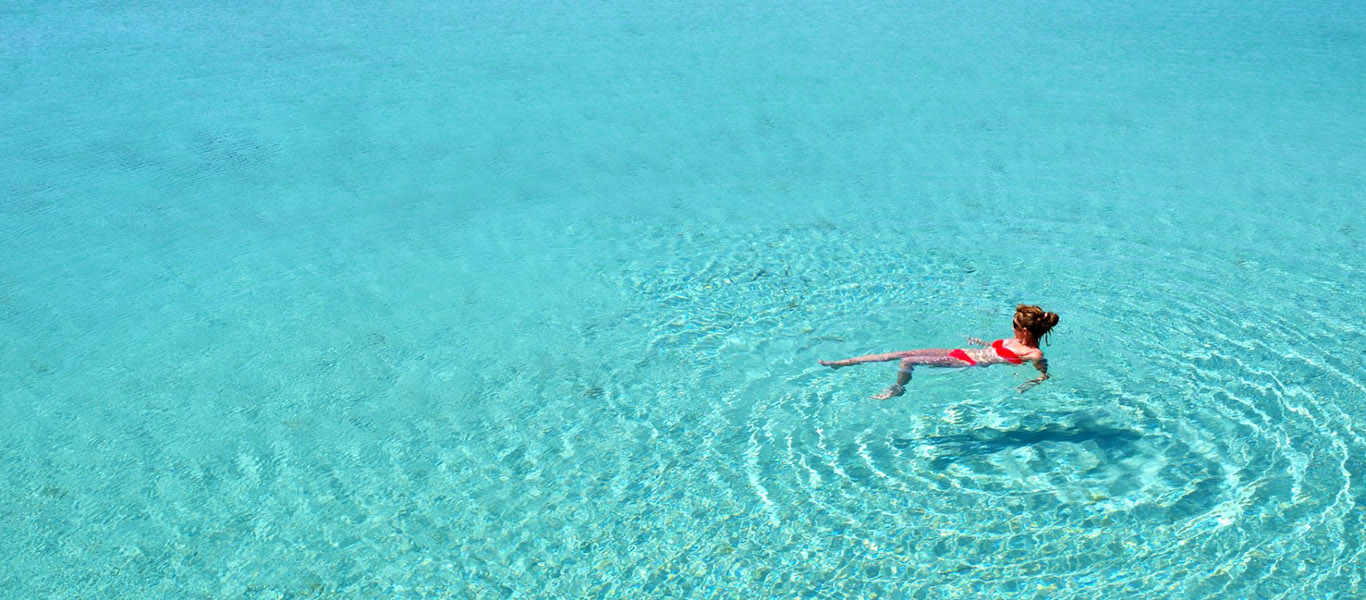 Bagno al mare a Favignana